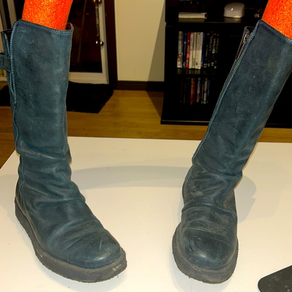 Fluevog size 6 boots